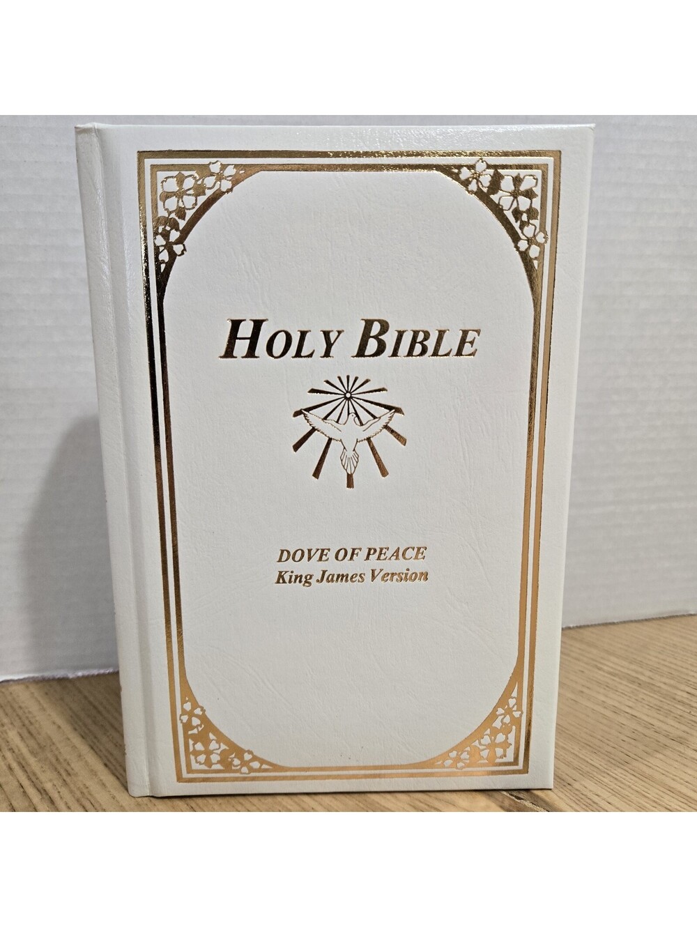 Remembrance Holy Bible KJV Complete Red Letter Gilded Edges White Leatherette